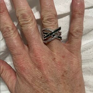 Elegant Silver and emerald Women's Ring